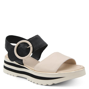 Django & Juliette Harlows Womens Flat Sandal Milk Black