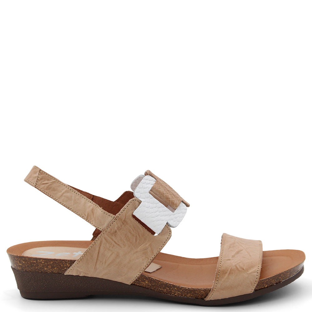 Zeta Onus Womens Flat Sandal Beige Blanco